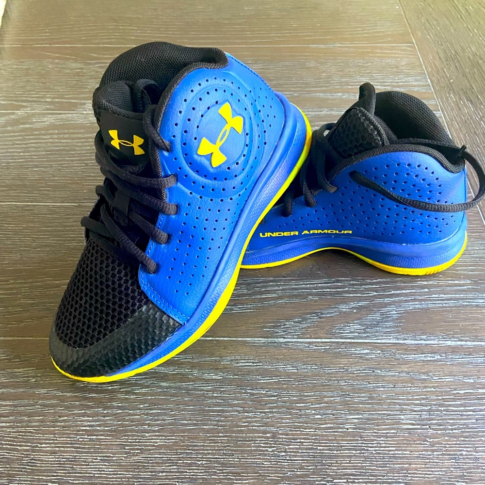Under Armour kids basketball Sneakers